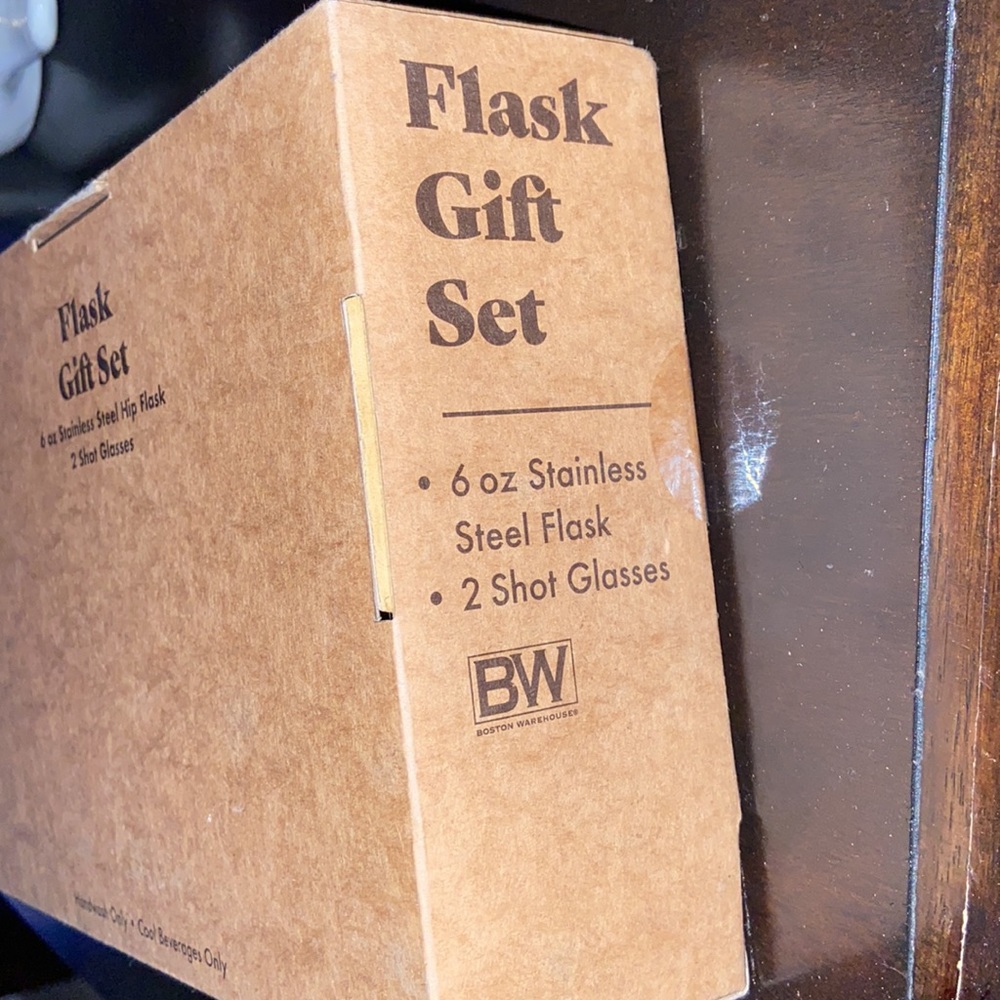 Flask Gift Set - Picture 3 of 4